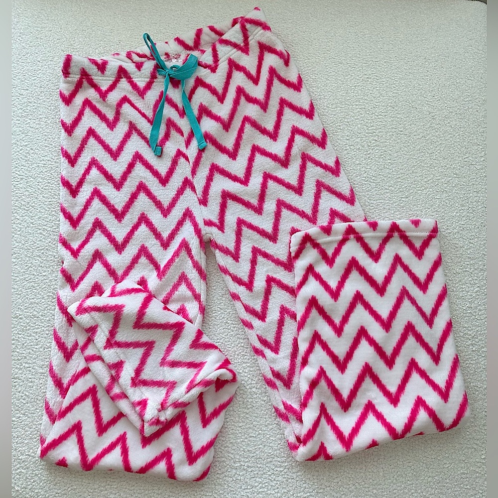 Pink zigzag pajama fleece pants
